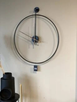 Sundial Large Seinäkello, Musta -Snugg CBC2FABC 2C84 4B6C 8286 E2F58003F7BE rotated e1634022113350 1