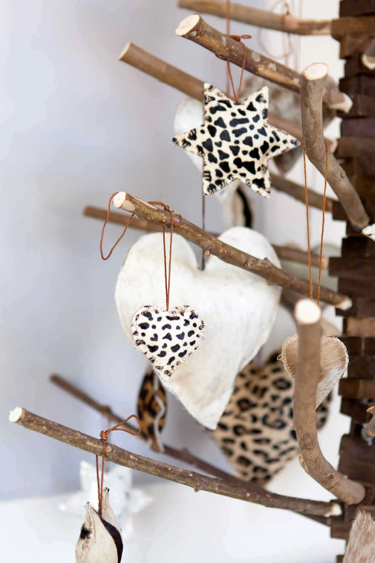 Roikkuva Koriste Iso Tähti, Hopeat Täplät Lehmäntaljassa 3 Roikkuva Koriste Iso Tähti, Hopeat Täplät Lehmäntaljassa - Image 3