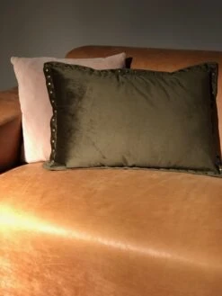 BY-BOO Minx Vihreä Samettityyny 40×60 -Snugg IMG 6160 rotated 2