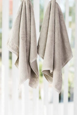 LUIN Käsipyyhe 50×80 Sand -Snugg Luin Living Hand Towels Sand 4 scaled e1606379574947 1