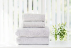 LUIN Kylpypyyhe 70×140 Pearl Grey -Snugg Luin Living Towels Pearl Grey 1 scaled e1606379429563 1