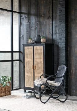 Provence Rottinkikaappi, Mustat Kehykset -Snugg Snugg Must Living lounge chair como plus cupboard provence 1 1