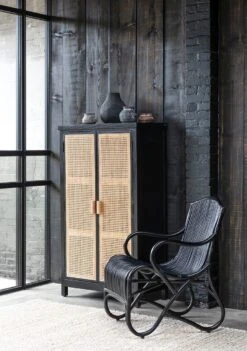 Provence Rottinkikaappi, Mustat Kehykset -Snugg Snugg Must Living lounge chair como plus cupboard provence 1 2