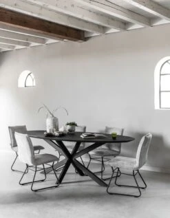 Timeless Shape Ovaali Ruokapöytä Musta 9 Timeless Shape Ovaali Ruokapöytä Musta -Snugg Snugg timeless Shape puinen ruokapoyta musta ovaali 240x110 plus tuoli trapezium 1