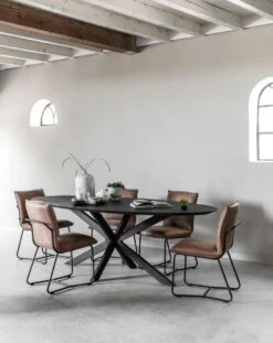 Timeless Shape Ovaali Ruokapöytä Musta 11 Timeless Shape Ovaali Ruokapöytä Musta -Snugg Snugg timeless Shape puinen ruokapoyta musta ovaalil 240x110 plus chair delaware sfeer 1