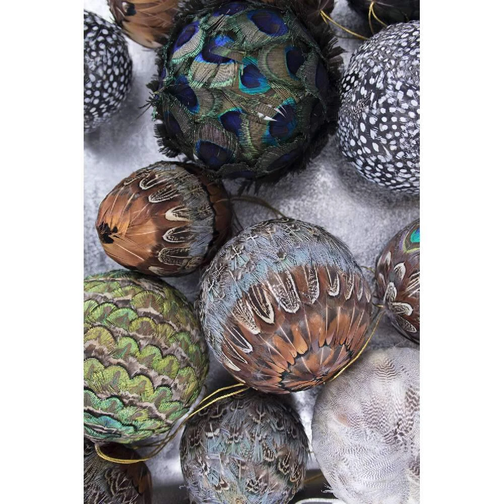 Roikkuva Pallokoriste, Helmikanan Höyhenistä 3 Roikkuva Pallokoriste, Helmikanan Höyhenistä - Image 3