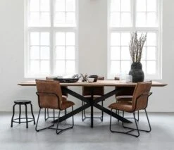 Delaware Konjakinvärinen Ruokapöydän Tuoli 10 Delaware Konjakinvärinen Ruokapöydän Tuoli -Snugg curves dining table ri 200014 side chair delaware sfeer 1