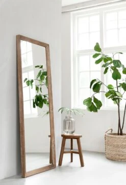 Metropole Suorakaide Lattiapeili, Iso 8 Metropole Suorakaide Lattiapeili, Iso -Snugg ml 204902 mirror metropole ml 450421 stool easy round sfeer