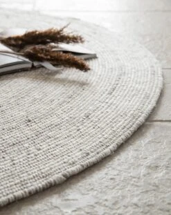 Sterling Pyöreä Matto Beige 200 8 Sterling Pyöreä Matto Beige 200 -Snugg sterling detail 1