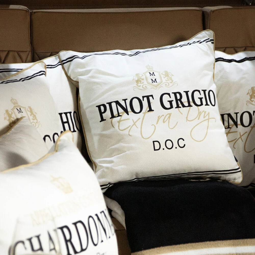 Wine Pinot Gricio Valkoinen Sisustustyyny 3 Wine Pinot Gricio Valkoinen Sisustustyyny - Image 3